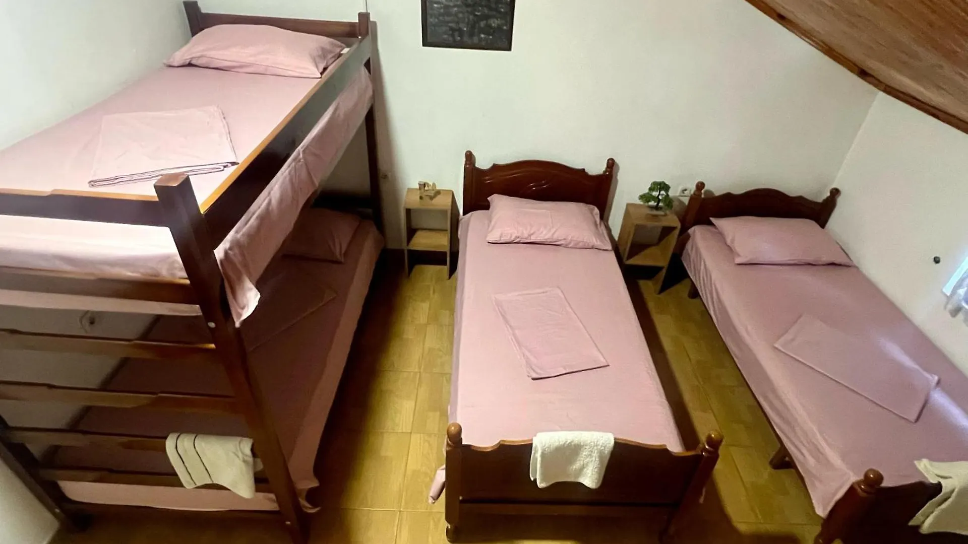 Happy Corner Guest House Shkodër 0*,